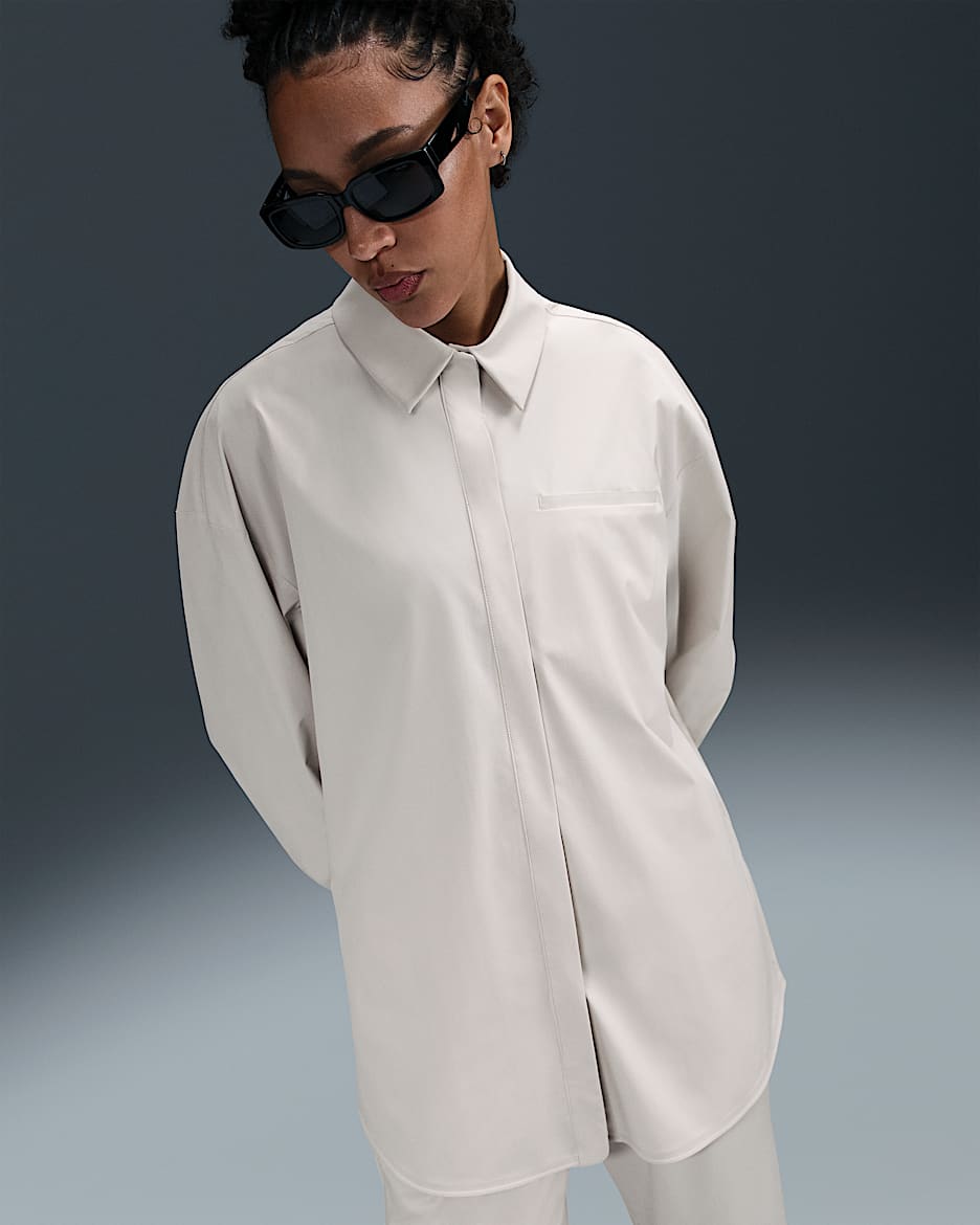 Playera de manga larga Dri-FIT oversized para mujer Nike 24.7 PerfectStretch - Marrón verdoso claro/Mena de hierro claro