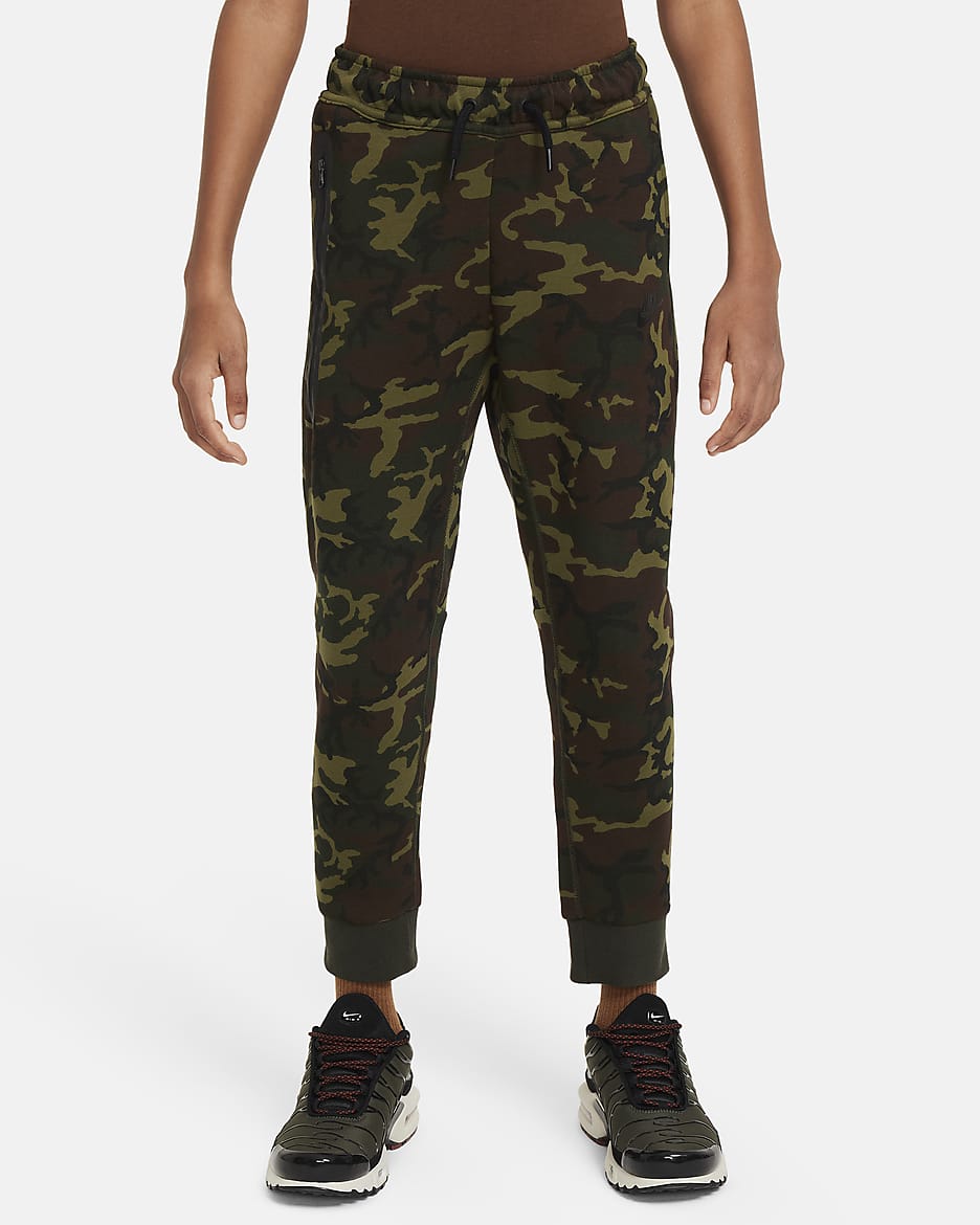 Nike Sportswear Tech Fleece-camo-joggers til større børn (drenge) - sort/Sequoia/sort