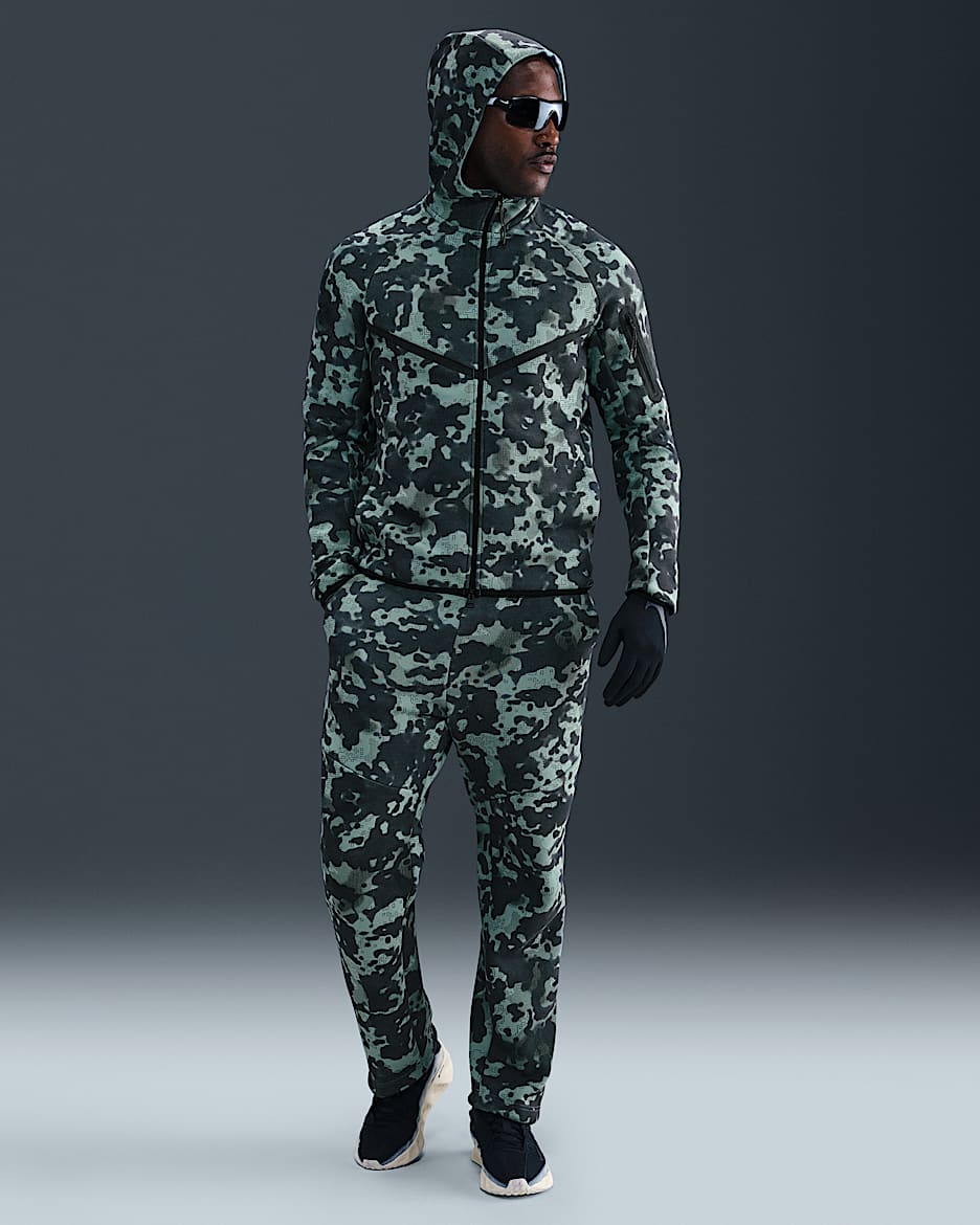 Pants de tejido Fleece camuflajeados con dobladillo abierto para hombre Nike Tech - Cañón/Negro