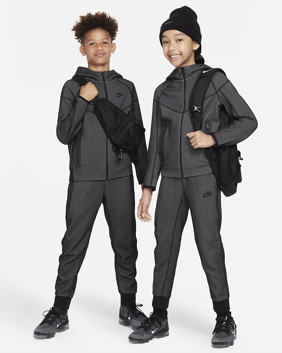 Nike Sportswear Tech Fleece Older Kids' (Boys') Winterized Full-Zip Hoodie - Black/Light Smoke Grey/Black