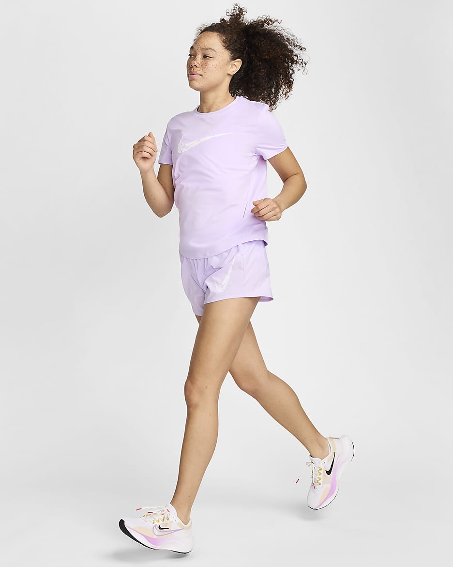 Haut de running à manches courtes Dri-FIT Nike One Swoosh pour femme - Lilac Bloom/Blanc