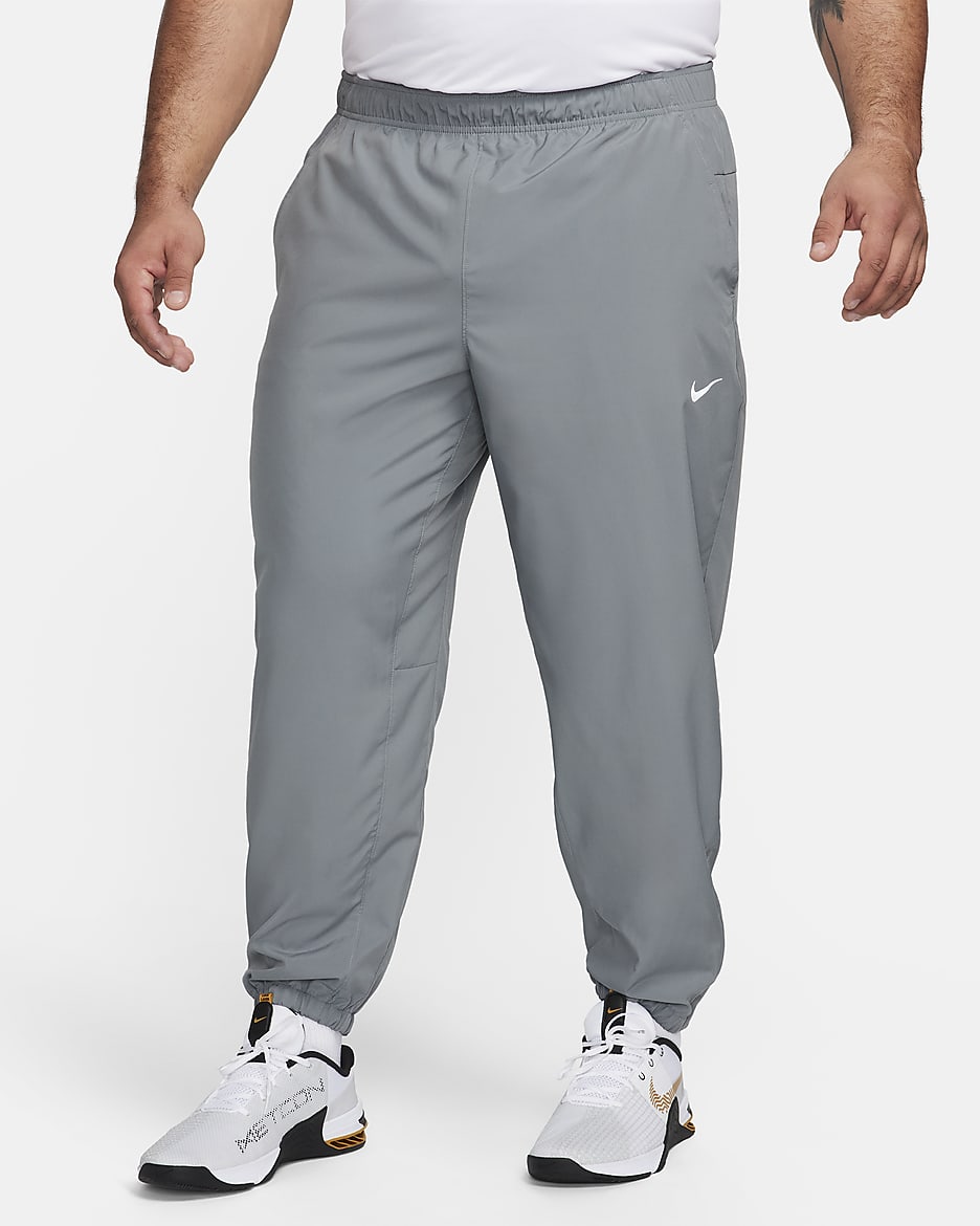 Pants Dri-FIT entallados versátiles para hombre Nike Form - Gris humo/Negro