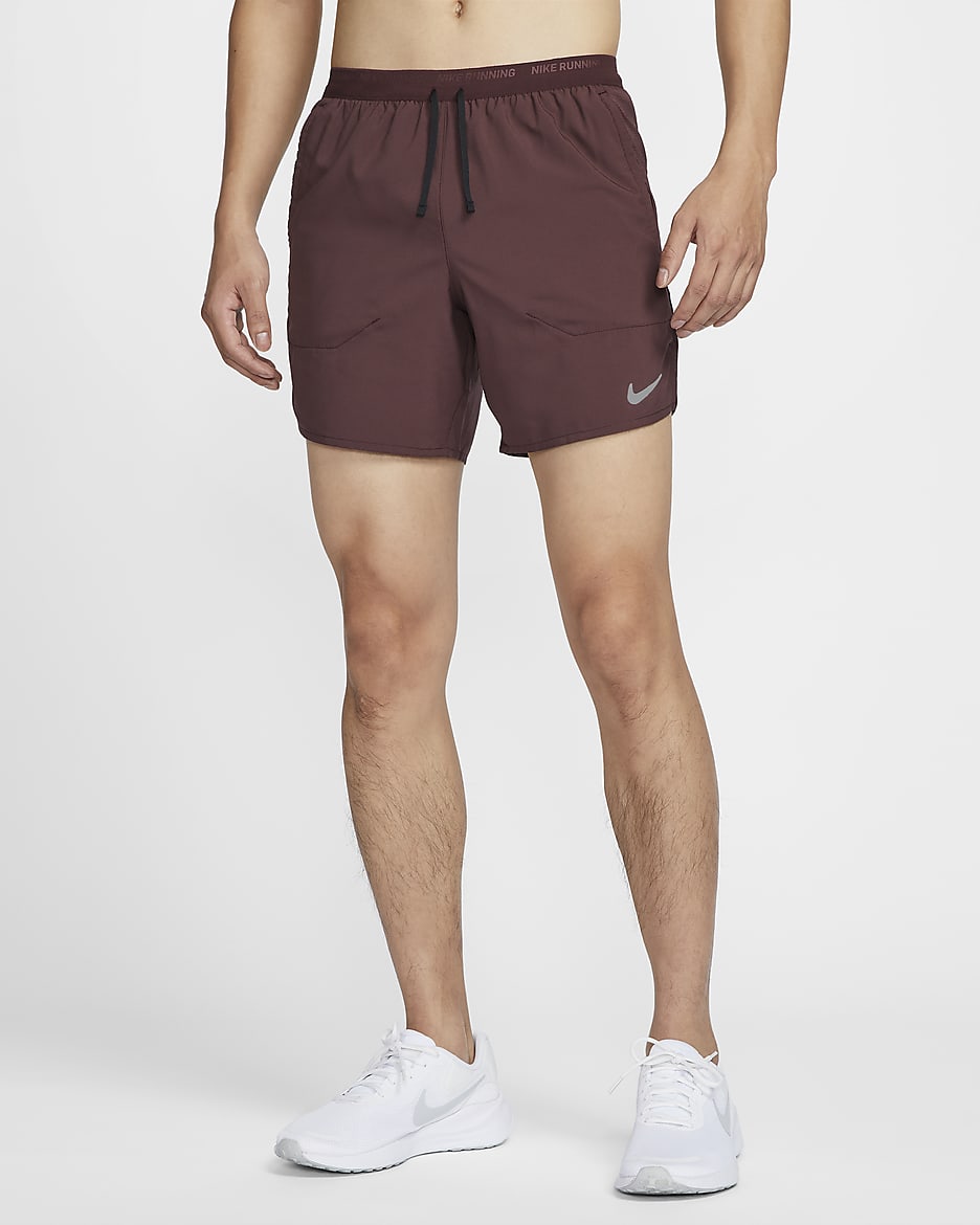 Nike Dri-FIT Stride 男款 7" 隱藏式內裡跑步短褲 - Burgundy Crush/黑色
