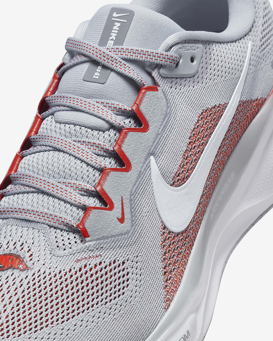 Tenis de correr en pavimento universitarios Nike para hombre Arkansas Pegasus 41 - Gris lobo/Blanco/Carmesí team/Blanco