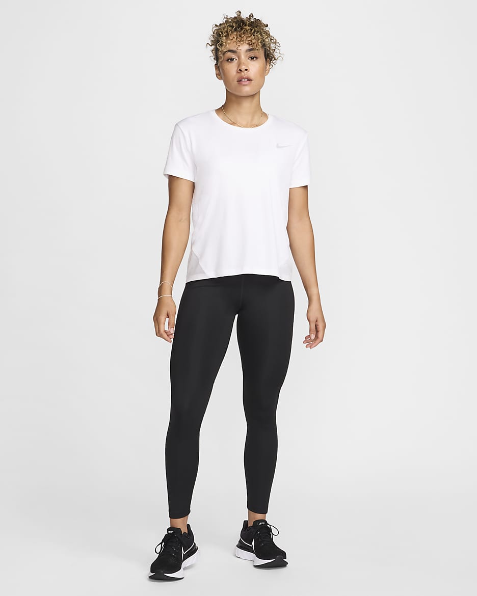 Nike Epic Fast-løbeleggings med mellemhøj talje og lomme til kvinder - sort