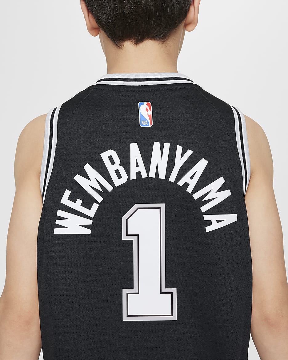 San Antonio Spurs 2022/23 Icon Edition NBA Swingman mez nagyobb gyerekeknek (fiúknak) - Fekete