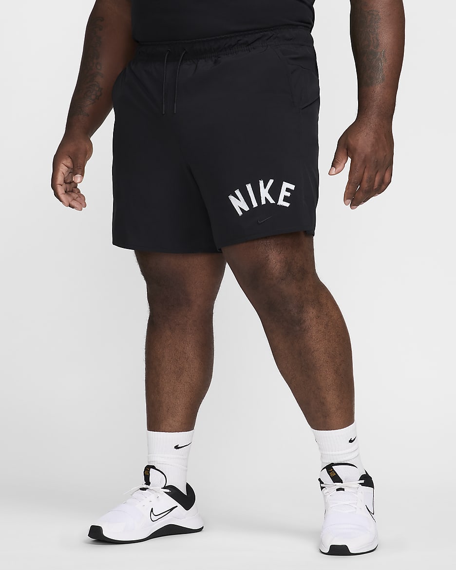 Shorts versátiles Dri-FIT de 18 cm sin forro para hombre Nike Unlimited Swoosh - Negro/Blanco