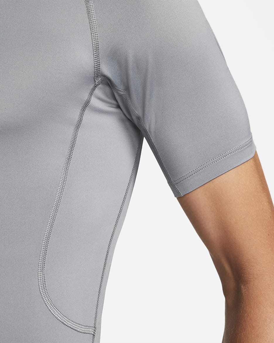 Nike Pro Dri-FIT Kurzarm-Fitness-Oberteil mit enger Passform für Herren - Smoke Grey/Schwarz