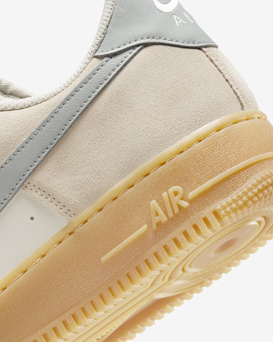 Sko Nike Air Force 1 ’07 LV8 för män - Phantom/Gum Yellow/Summit White/Light Smoke Grey