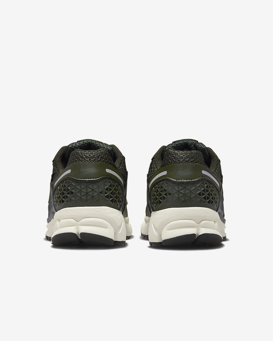 Tenis para mujer Nike Zoom Vomero 5 - Caqui militar/Vela/Plata metalizado/Secuoya