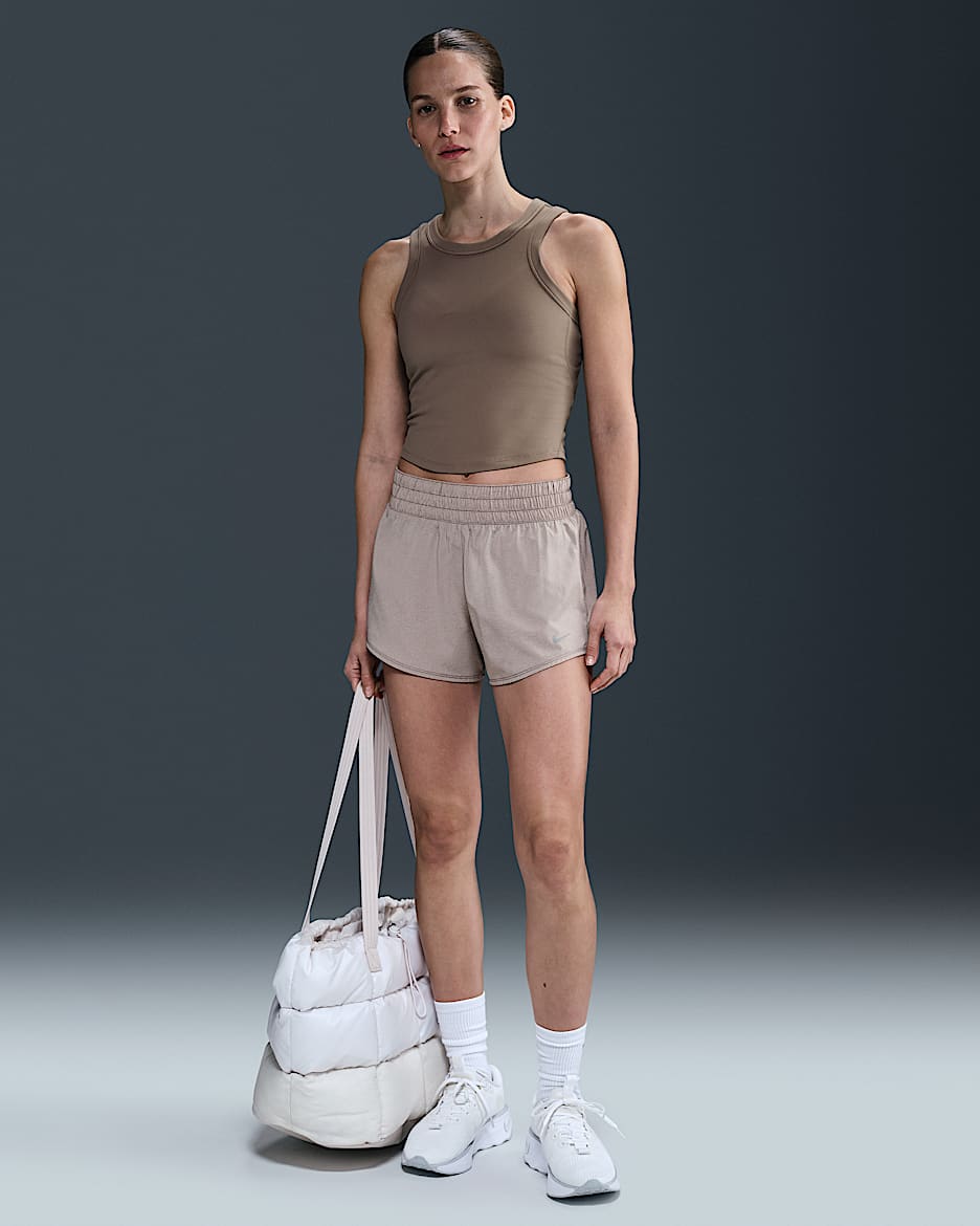 Shorts con forro de ropa interior Dri-FIT de tiro medio de 8 cm para mujer Nike One - Marrón visón/Jaspeado