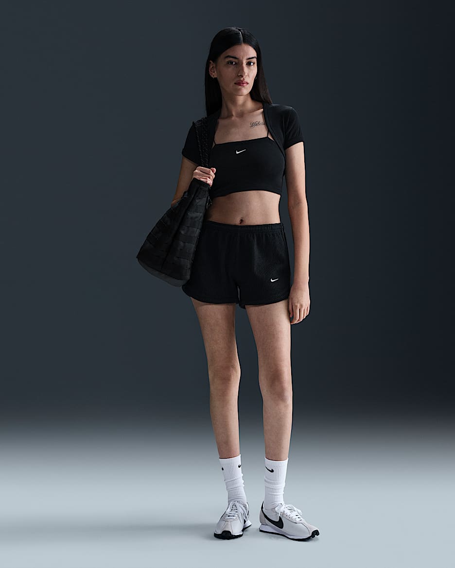 Nike Sportswear Chill Waffle Shorts mit mittelhohem Bund (Damen, ca. 7,5 cm) - Schwarz/Sail