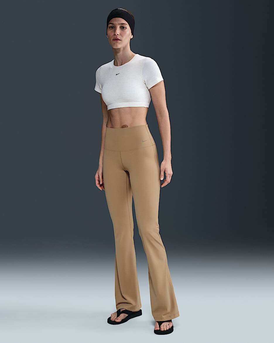 Nike Zenvy dameslegging met hoge taille en wijde pijpen - Parachute Beige/Zwart