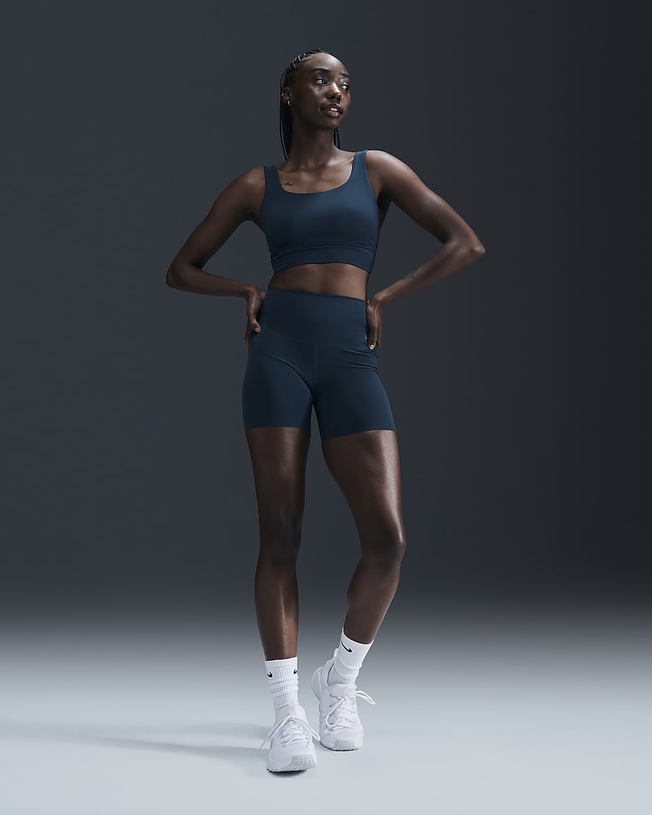 Bra deportivo de media sujeción de corte largo con almohadillas para mujer Nike Zenvy - Azul marino militar/Blanco