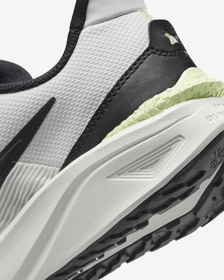 Nike Star Runner 4 løpesko til vei for store barn - Summit White/Barely Volt/Hvit/Svart