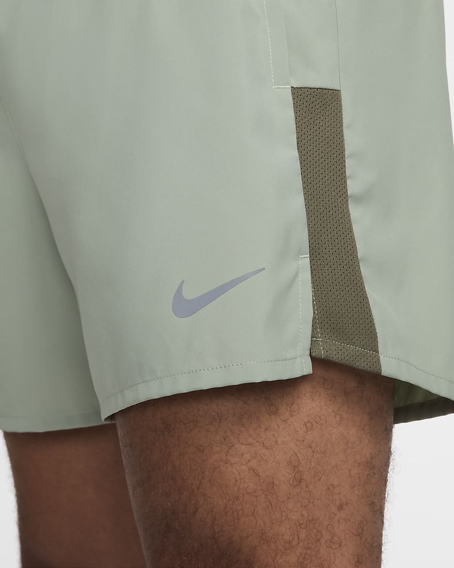 Nike Challenger Dri-FIT-Laufshorts mit Futter für Herren (ca. 12,5 cm) - Jade Horizon/Medium Olive/Schwarz