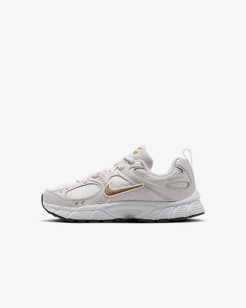 Nike V5 RNR-sko til mindre børn - hvid/Metallic Silver/Photon Dust/Metallic Gold