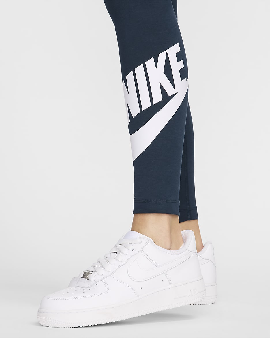 Leggings de cintura alta con gráficos para mujer Nike Sportswear Classics - Azul marino militar/Blanco