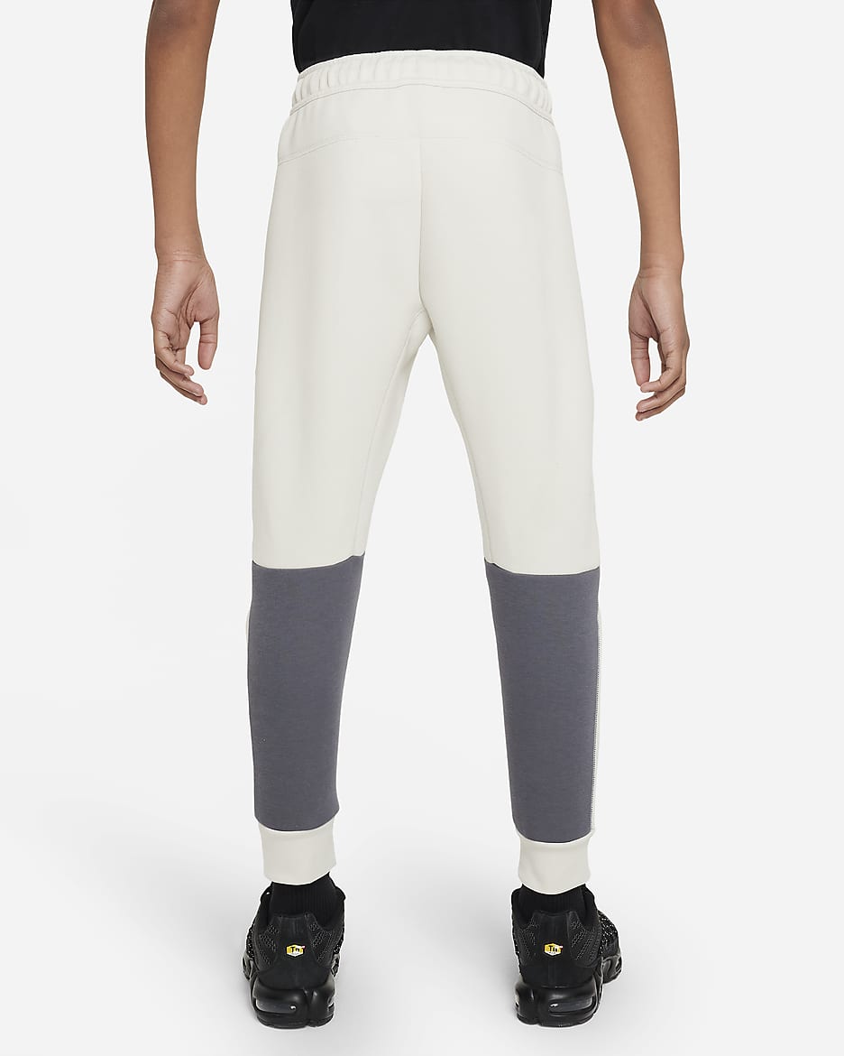 Spodnie dla dużych dzieci (chłopców) Nike Sportswear Tech Fleece - Light Bone/Dark Grey/Czerń/Light British Tan
