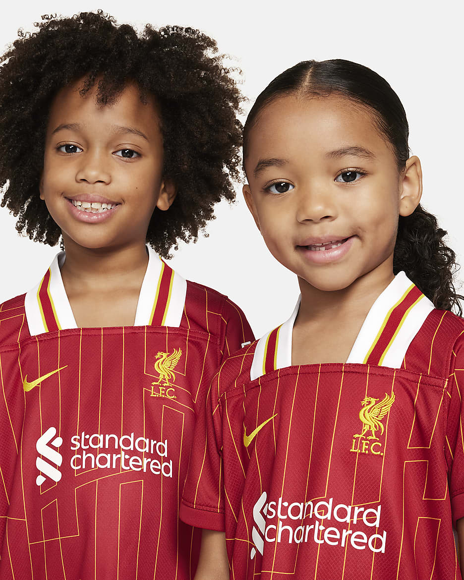 Divisa da calcio replica in 3 pezzi Nike Liverpool FC 2024/25 Stadium per bambino/a – Home - Gym Red/Bianco/Chrome Yellow