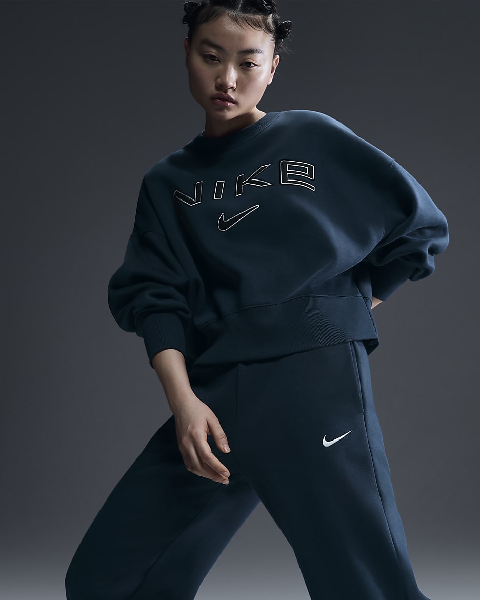 Nike Sportswear Phoenix Fleece rendkívül eltúlzott szabású, kerek nyakkivágású, emblémás női pulóver - Armory Navy/Photon Dust/Fekete