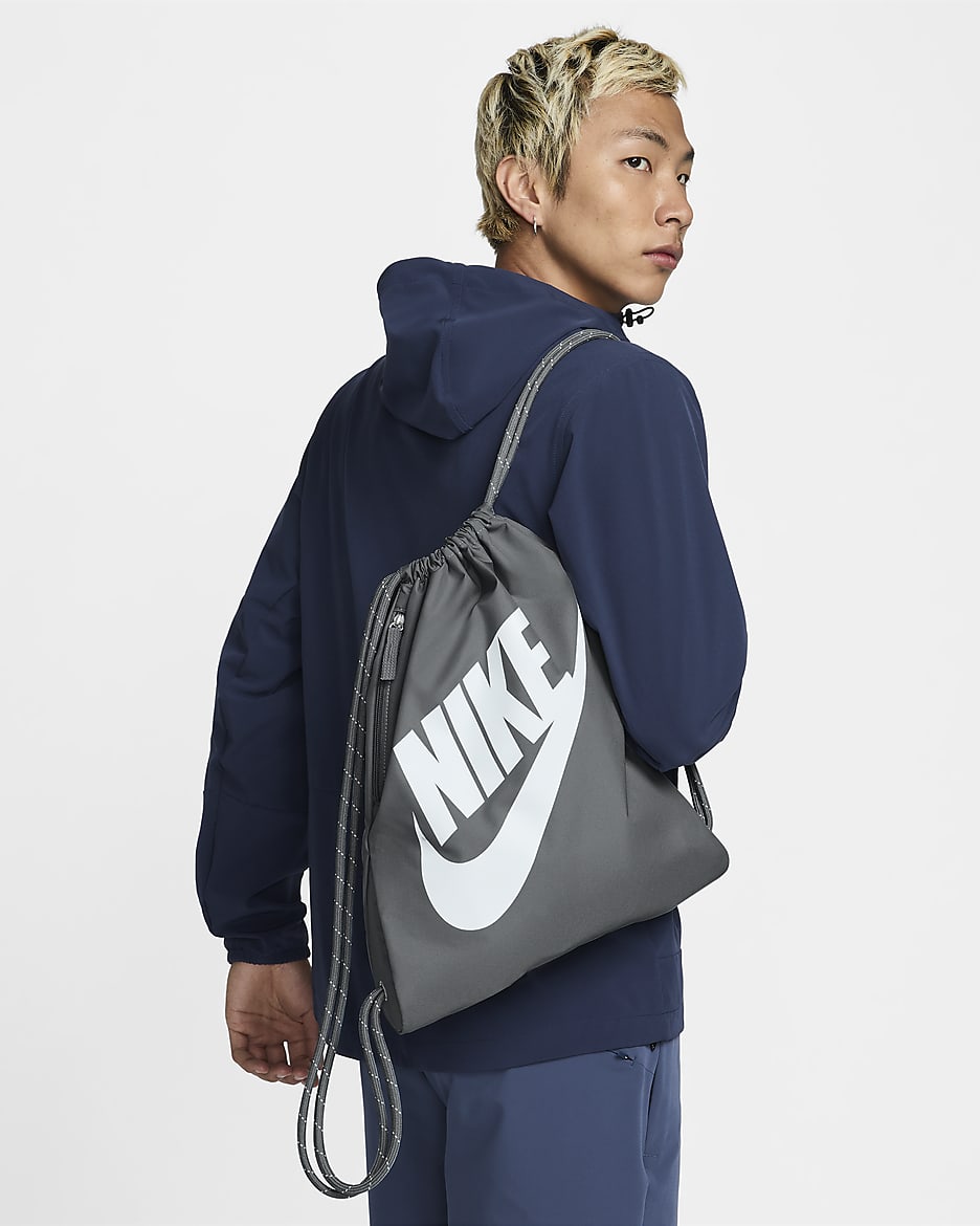 Nike Heritage Tasche mit Kordelzug (13 l) - Smoke Grey/Smoke Grey/Summit White