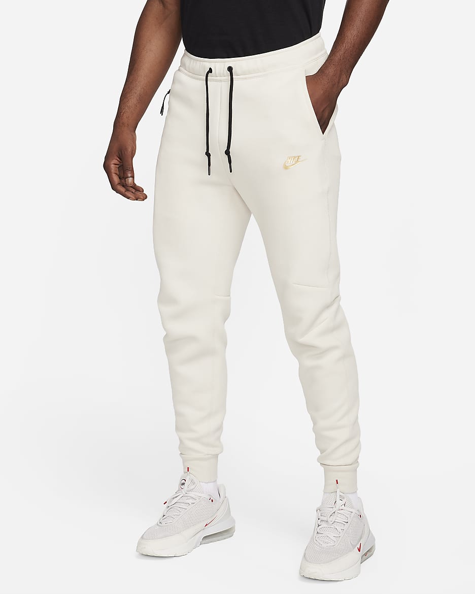 Nike Sportswear Tech Fleece Herren-Jogger - Light Orewood Brown/Metallic Gold