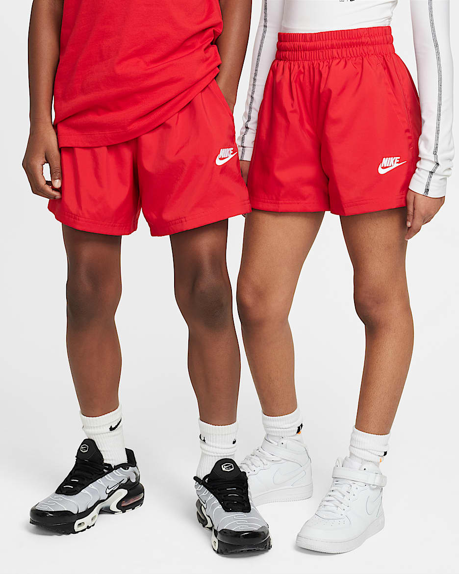 Shorts de tejido Woven de 12 cm para niños talla grande Nike Sportswear Club - Rojo universitario/Blanco