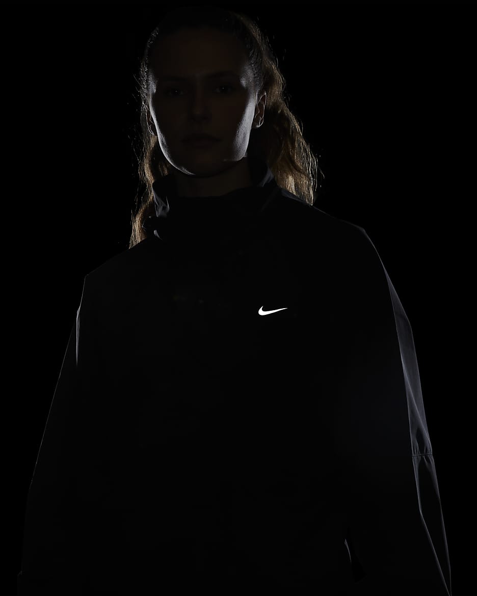 Nike Storm-FIT Swift-løbejakke til kvinder - sort/sort
