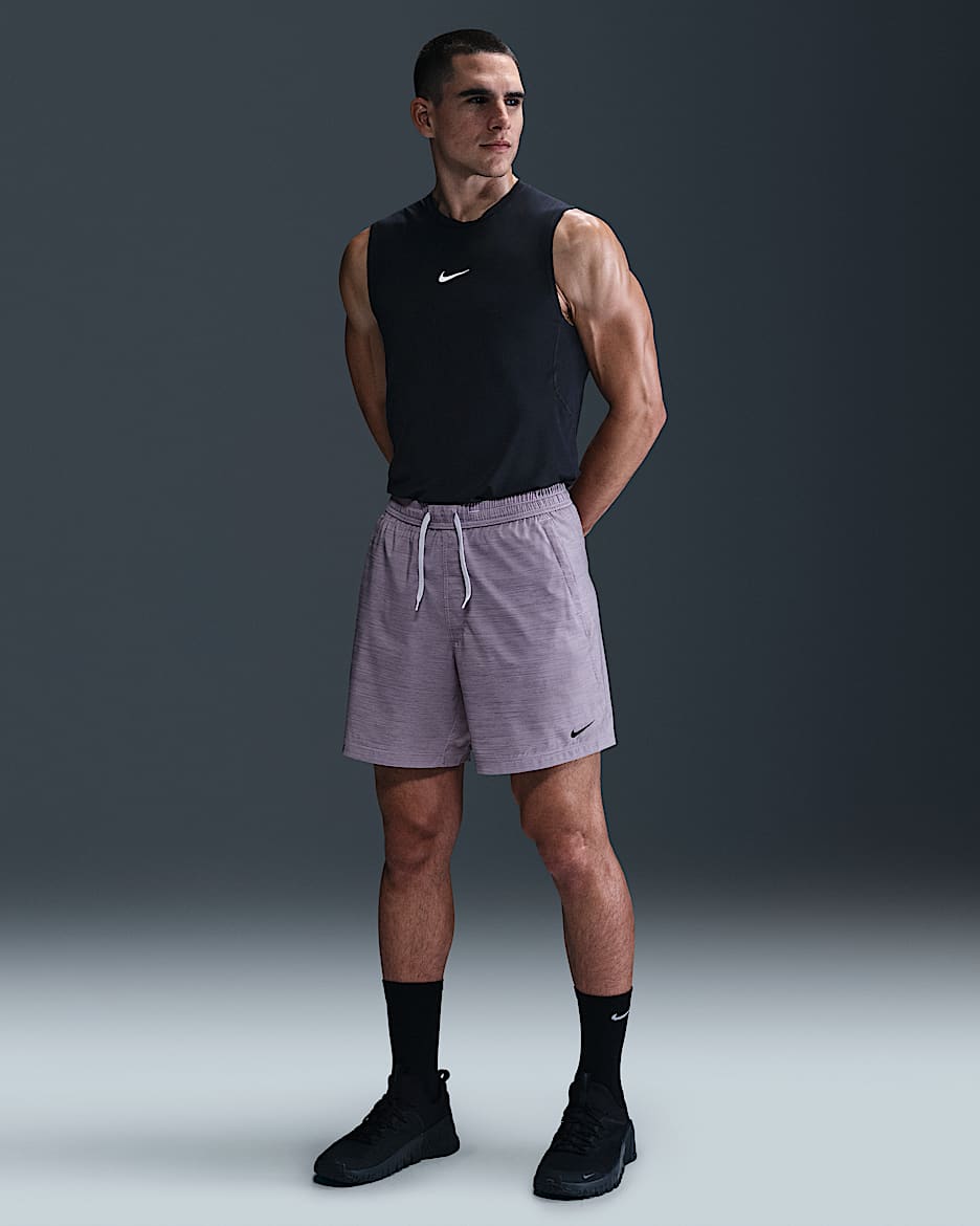 Shorts versátiles Dri-FIT de 18 cm sin forro para hombre Nike Form - Carbón claro/Negro