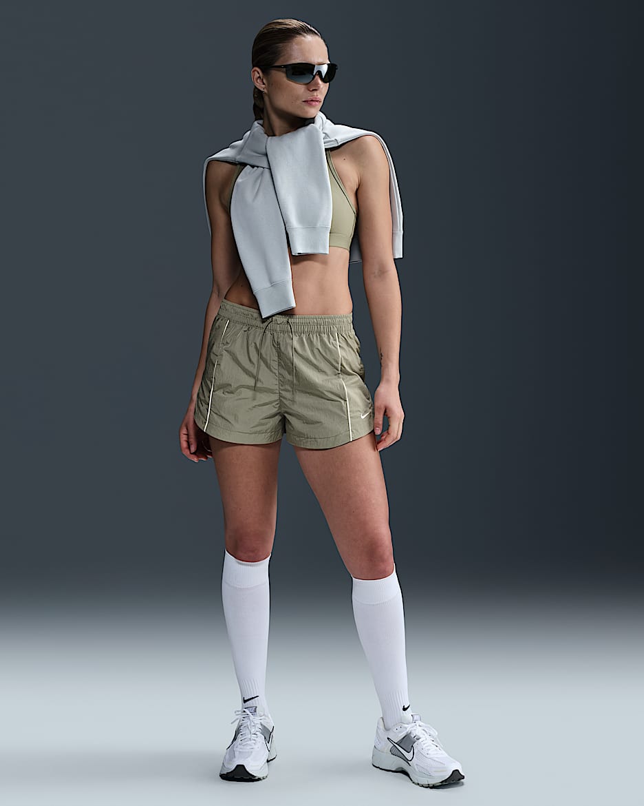 Shorts de tejido Woven de tiro medio de 5 cm para mujer Nike Windrunner - Militar claro/Vela/Blanco