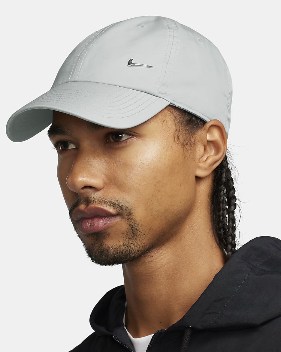 Nike Dri-FIT Club Unstructured Metal Swoosh Cap - Light Smoke Grey/Metallic Silver