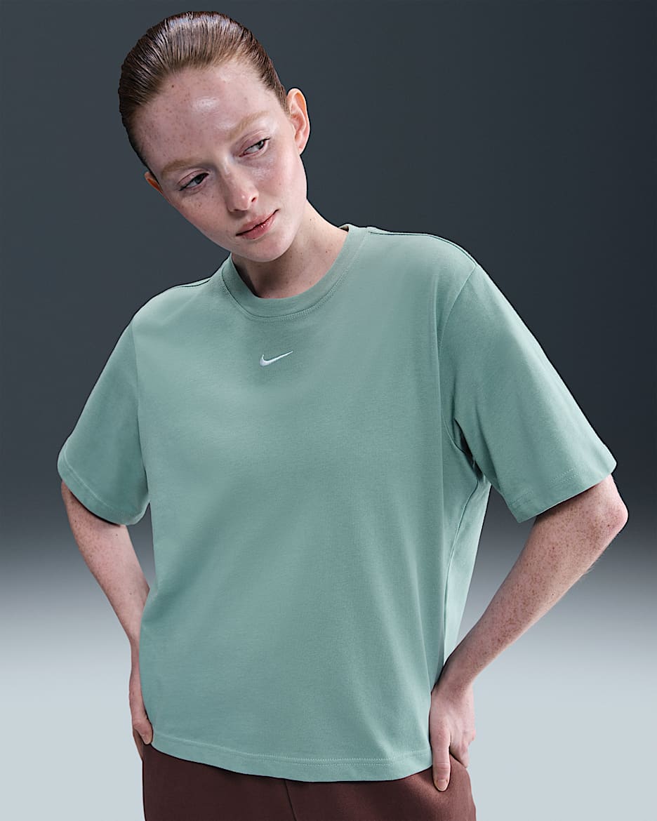 Nike Sportswear Essential Women's Boxy T-Shirt - Cannon