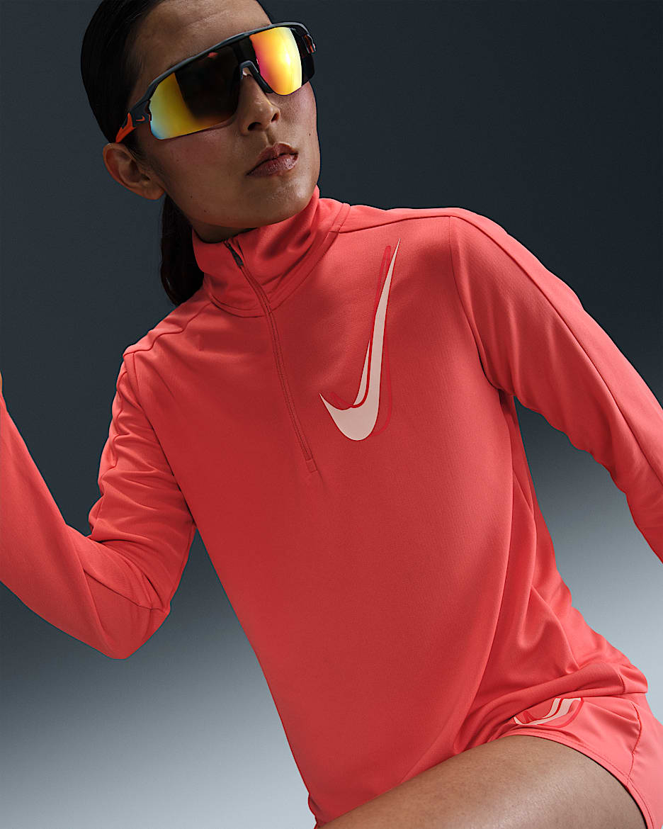 ナイキ スウッシュ ウィメンズ Dri-FIT 1/2ジップ ランニング ミッド レイヤー - マジックエンバー