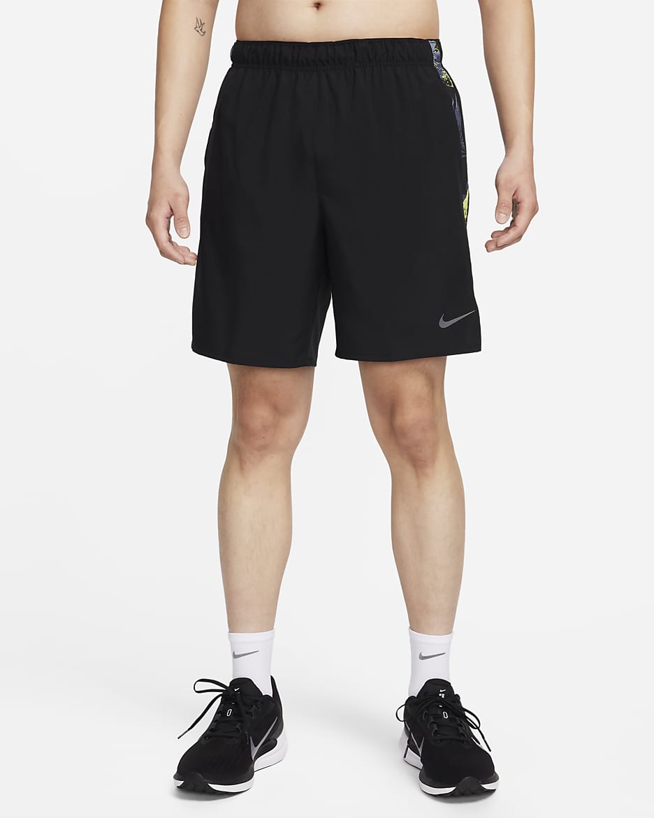 กางเกงวิ่งขาสั้นไม่มีซับใน 7 นิ้วผู้ชาย Nike Dri-FIT Challenger Studio '72 - ดำ/ดำ