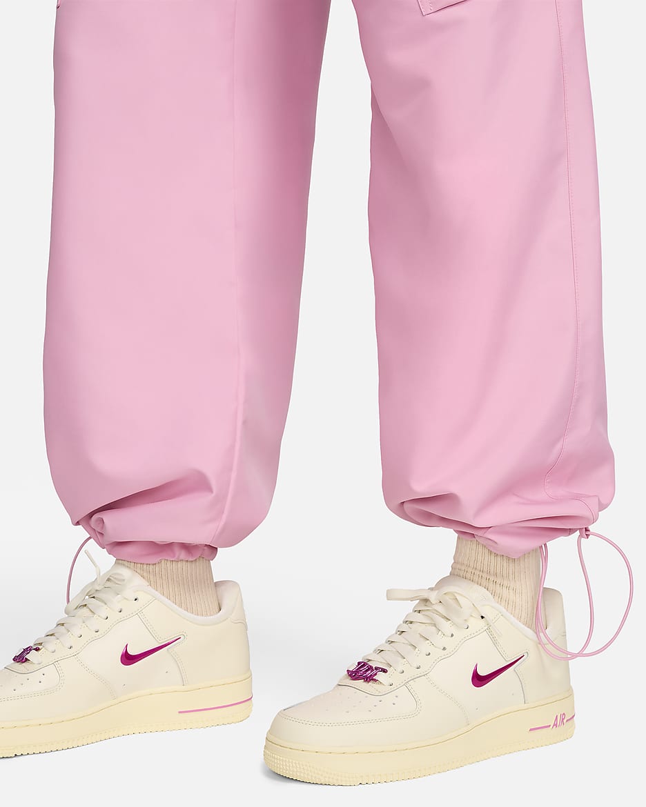 Nike Sportswear geweven cargobroek voor dames - Pink Rise