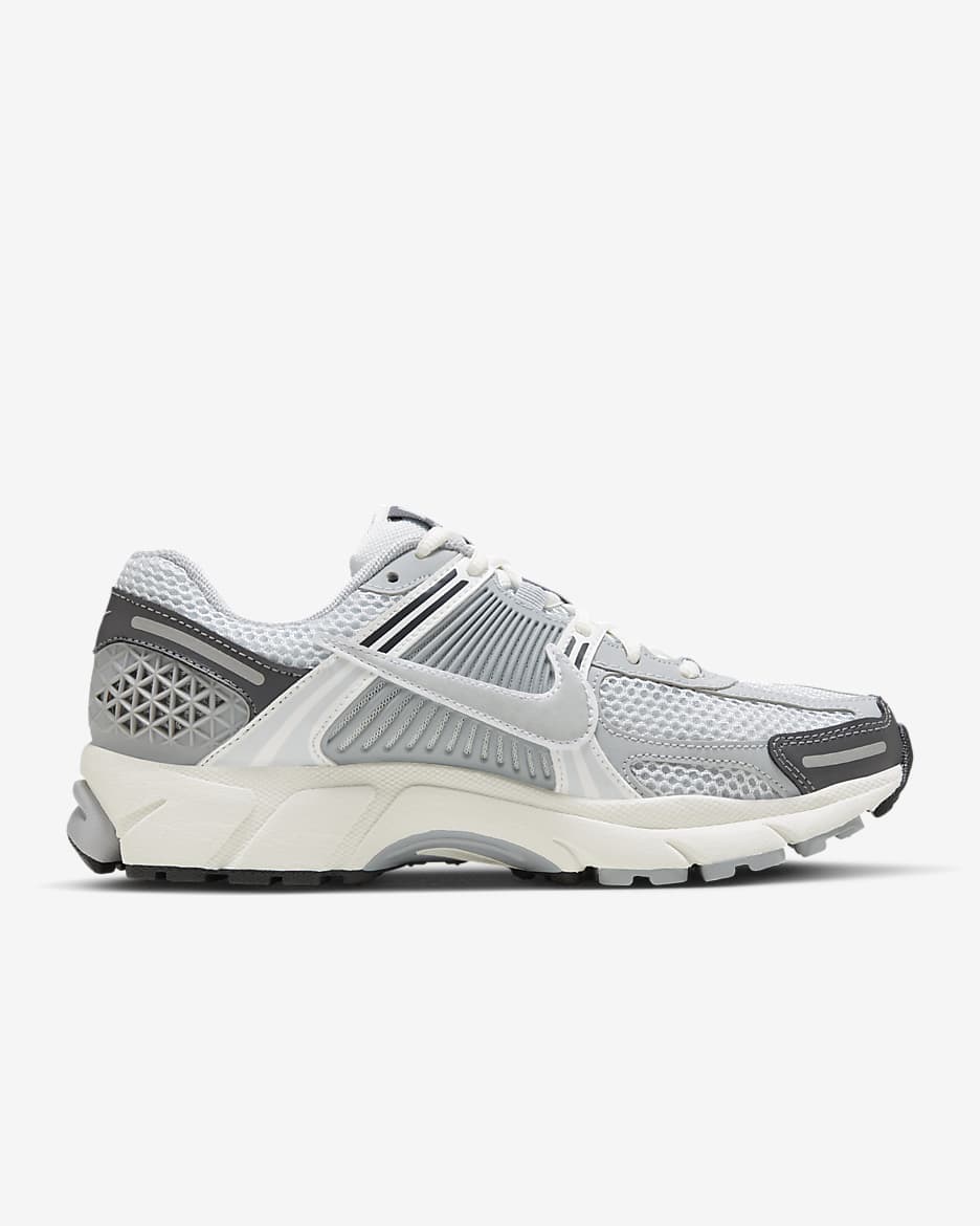 Sko Nike Zoom Vomero 5 för kvinnor - Pure Platinum/Summit White/Dark Grey/Metallic Silver