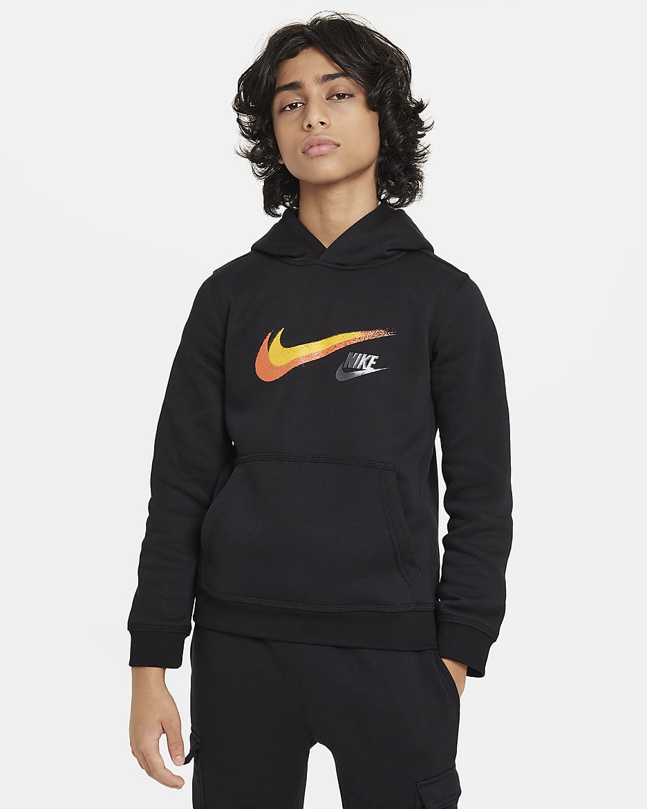 Nike Sportswear-pullover-hættetrøje i fleece med grafik til større børn (drenge) - sort