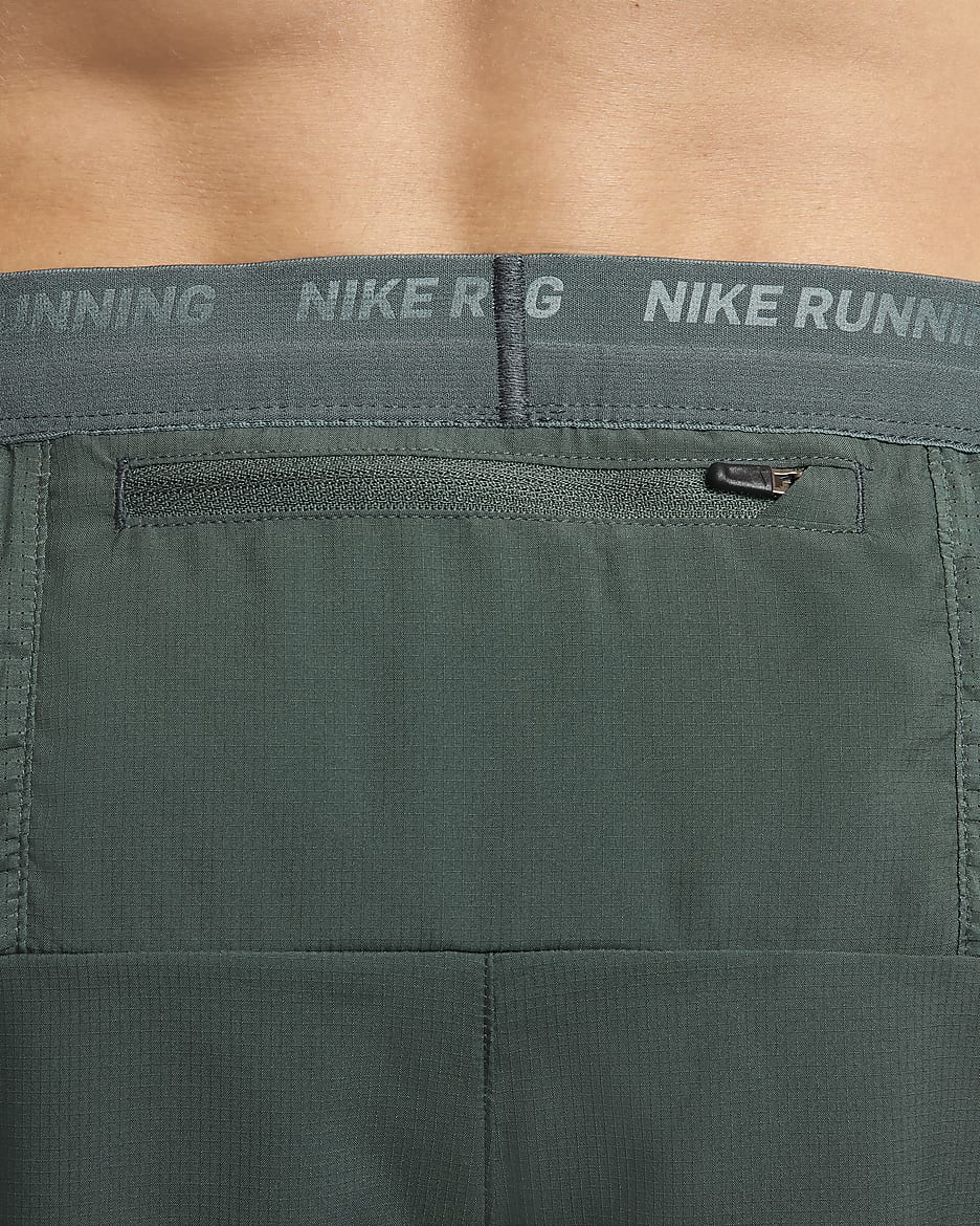 Nike Stride Dri-FIT hardloopshorts met binnenbroek voor heren (13 cm) - Vintage Green/Zwart