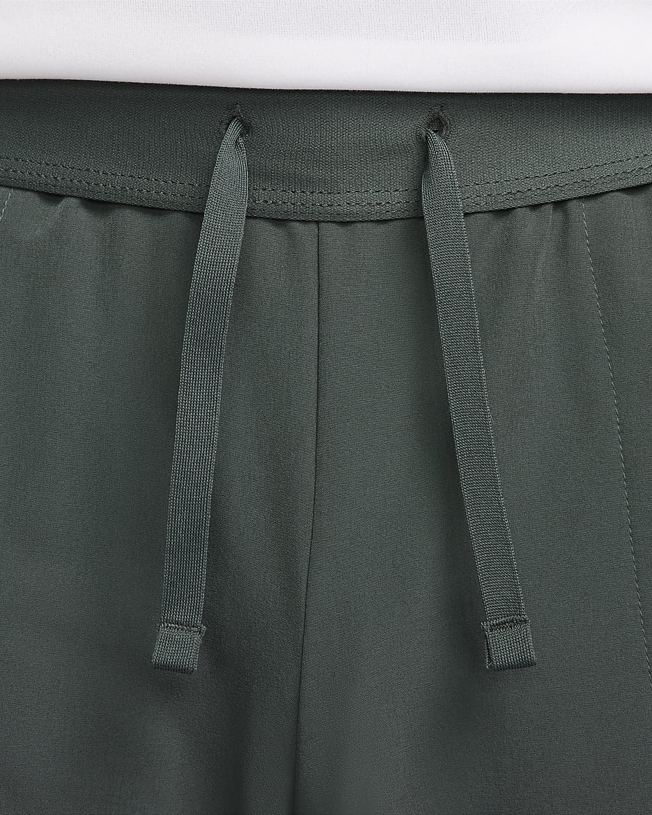 NikeCourt Advantage Dri-FIT tennisshorts voor heren (18 cm) - Vintage Green/Wit