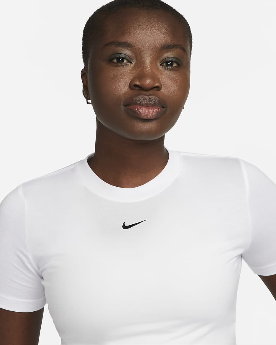 T-shirt slim court Nike Sportswear Essential pour femme - Blanc/Noir