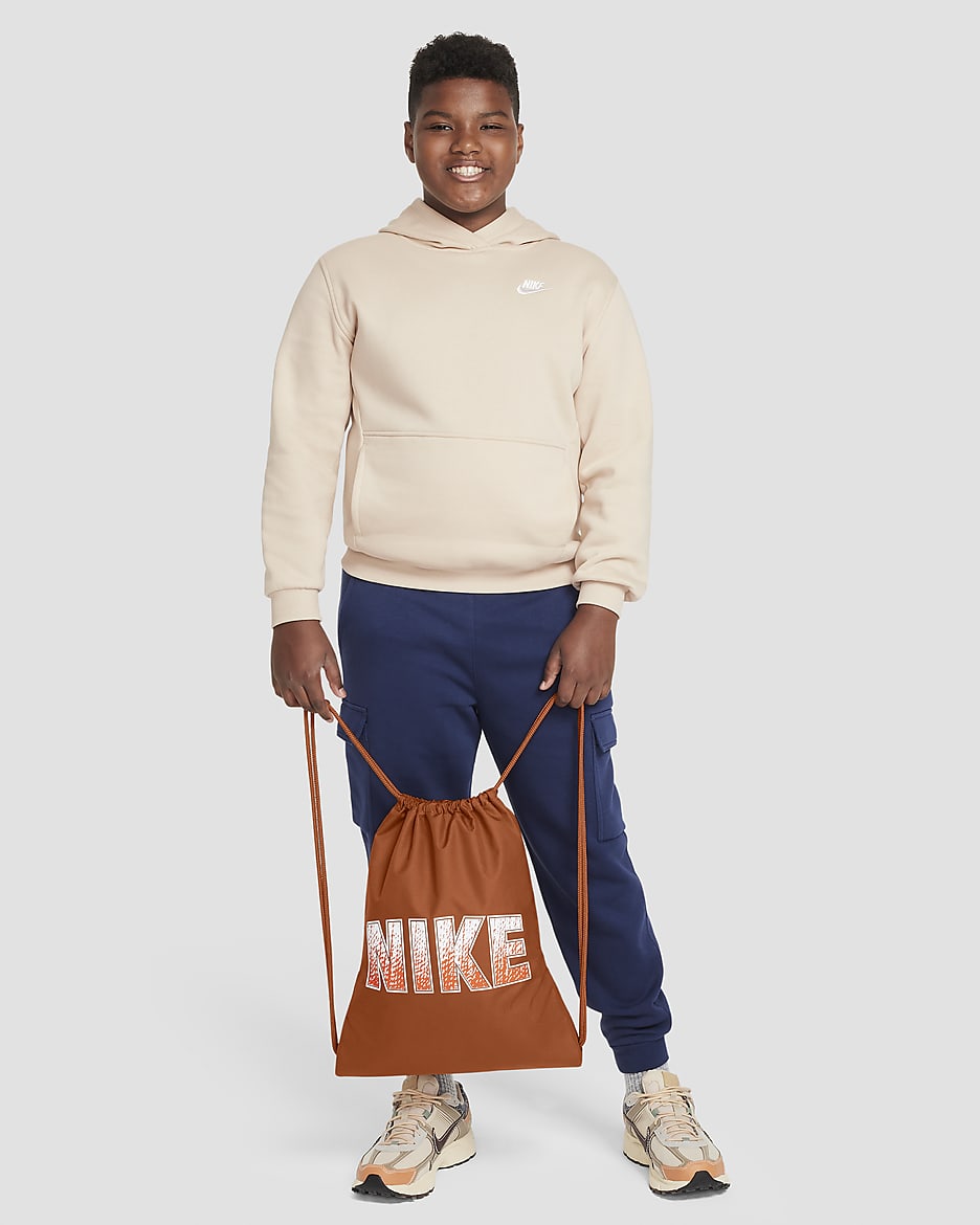 Nike-taske med snoretræk til børn (12L) - Dark Russet/Dark Russet/Cosmic Clay