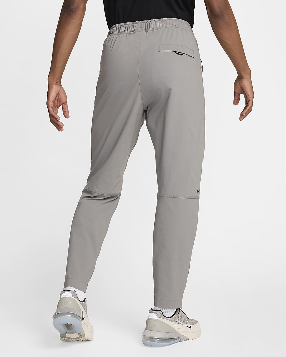 Pantaloni in tessuto Nike Tech – Uomo - Flat Pewter/Nero