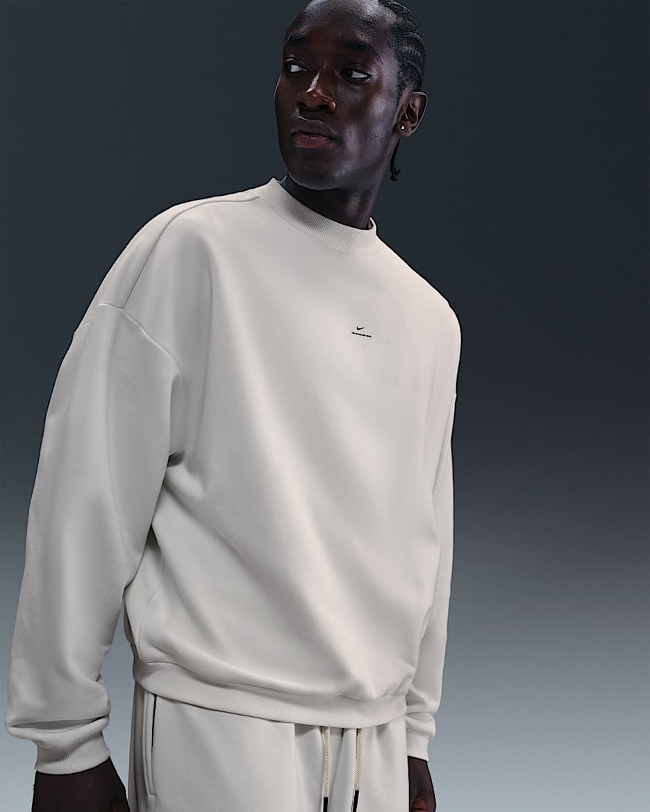 Nike Standard Issue Men's Therma-FIT Basketball Crew - Sail/Black