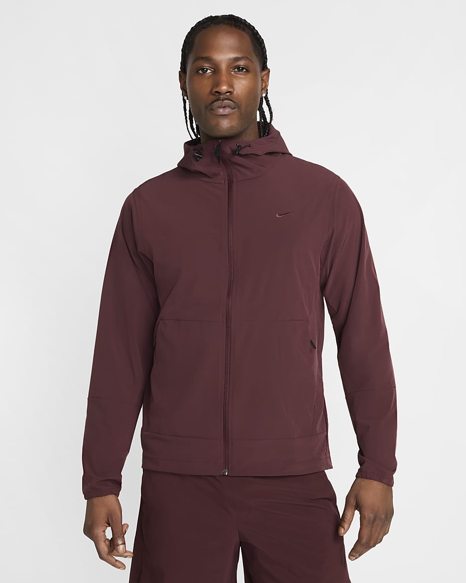 Nike Unlimited vielseitige, wasserabweisende Jacke mit Kapuze für Herren - Burgundy Crush/Schwarz/Burgundy Crush