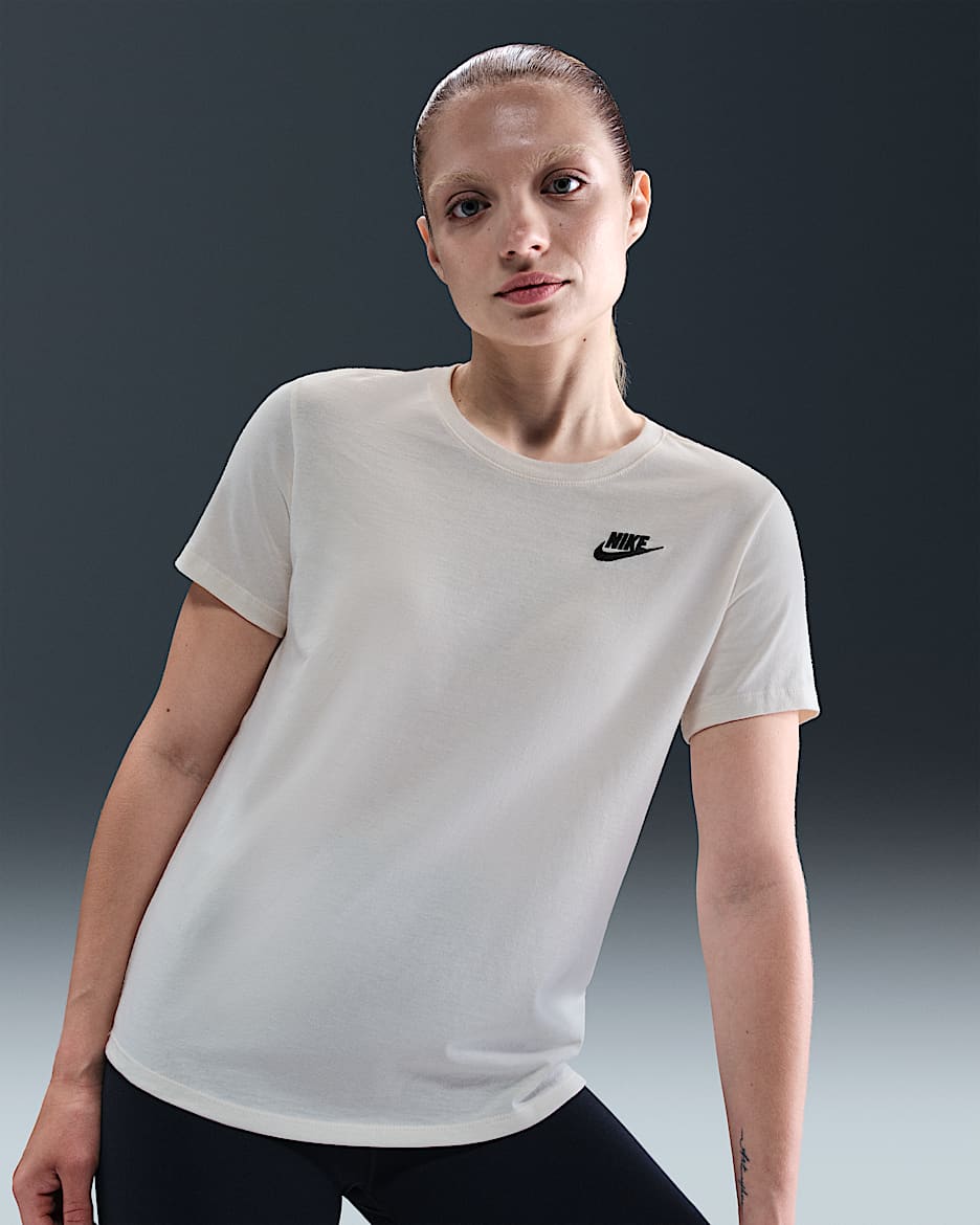 Nike Sportswear Club Essentials Women's T-Shirt - Pale Ivory/Black