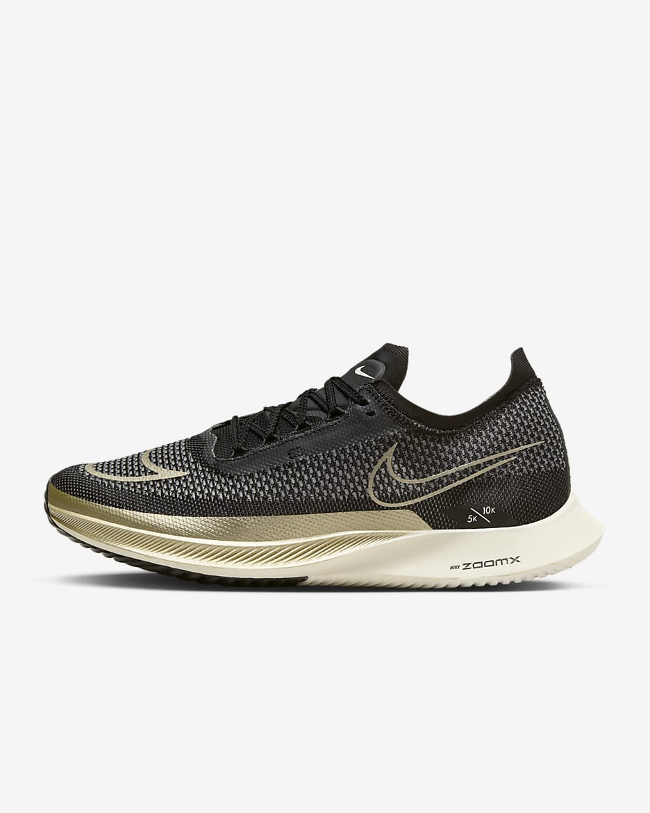 Tenis de carrera en carretera Nike Streakfly - Negro/Blanco/Vela/Oro metalizado con textura