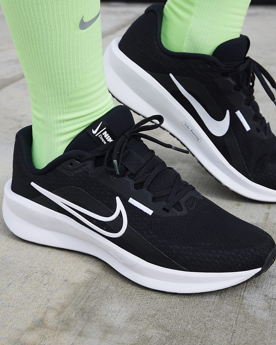 Dámská běžecká silniční bota Nike Downshifter 13 - Černá/Dark Smoke Grey/Bílá