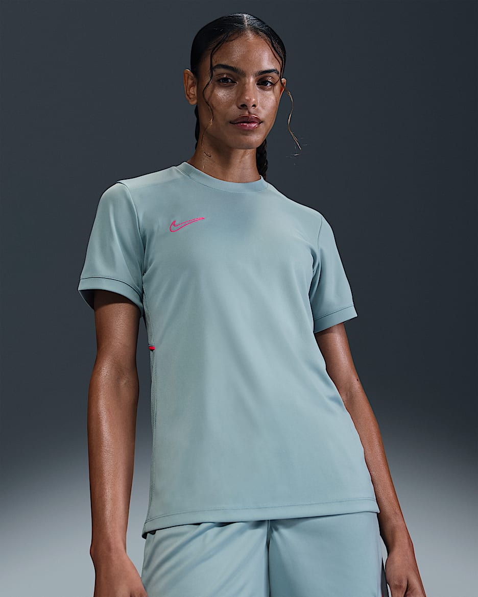 Playera de fútbol Dri-FIT para mujer Nike Academy - Cubo océano/Cubo océano/Hiperrosa/Hiperrosa