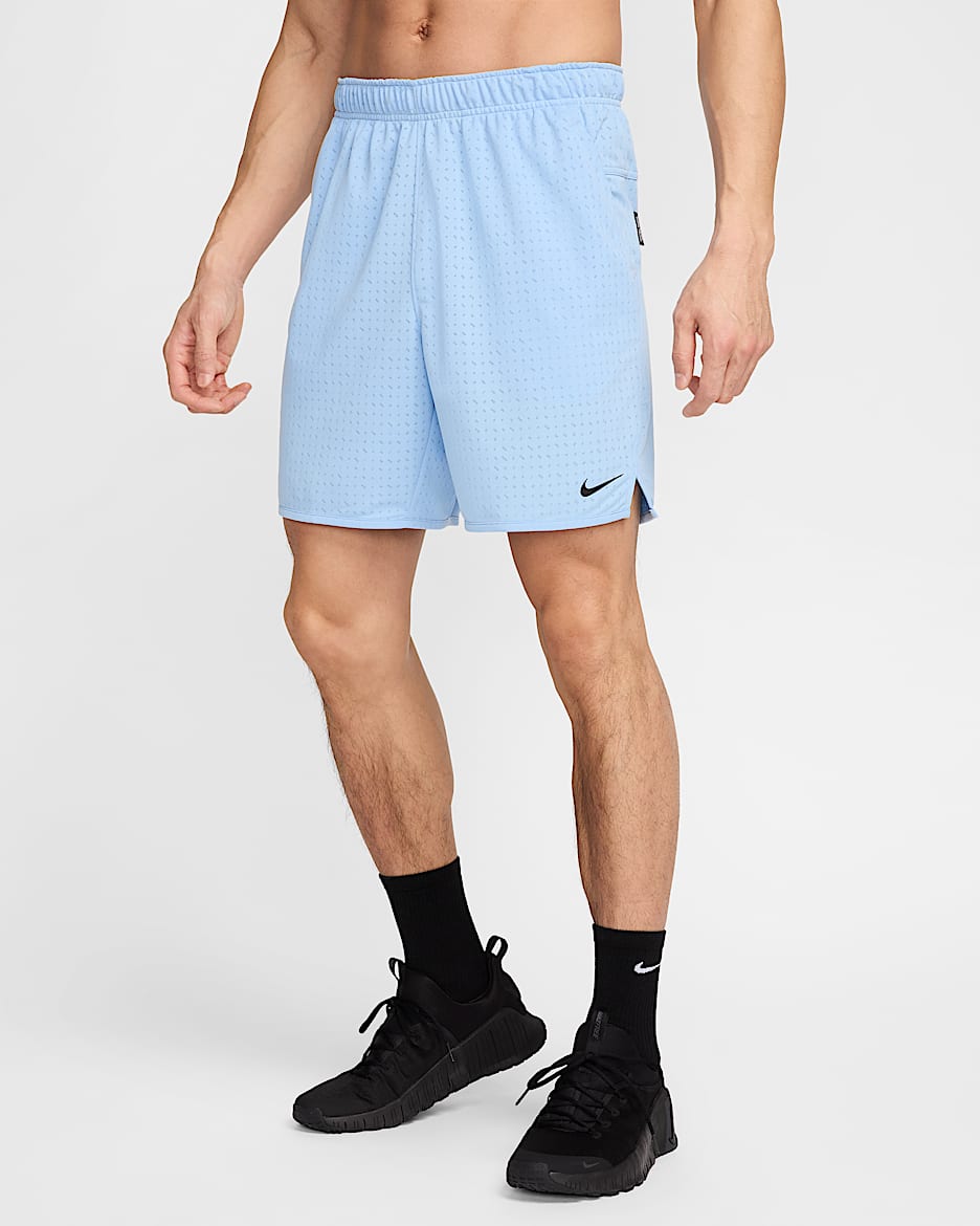 Shorts versátiles Dri-FIT de 18 cm sin forro para hombre Nike Totality Breathe - Azul psíquico/Negro/Negro